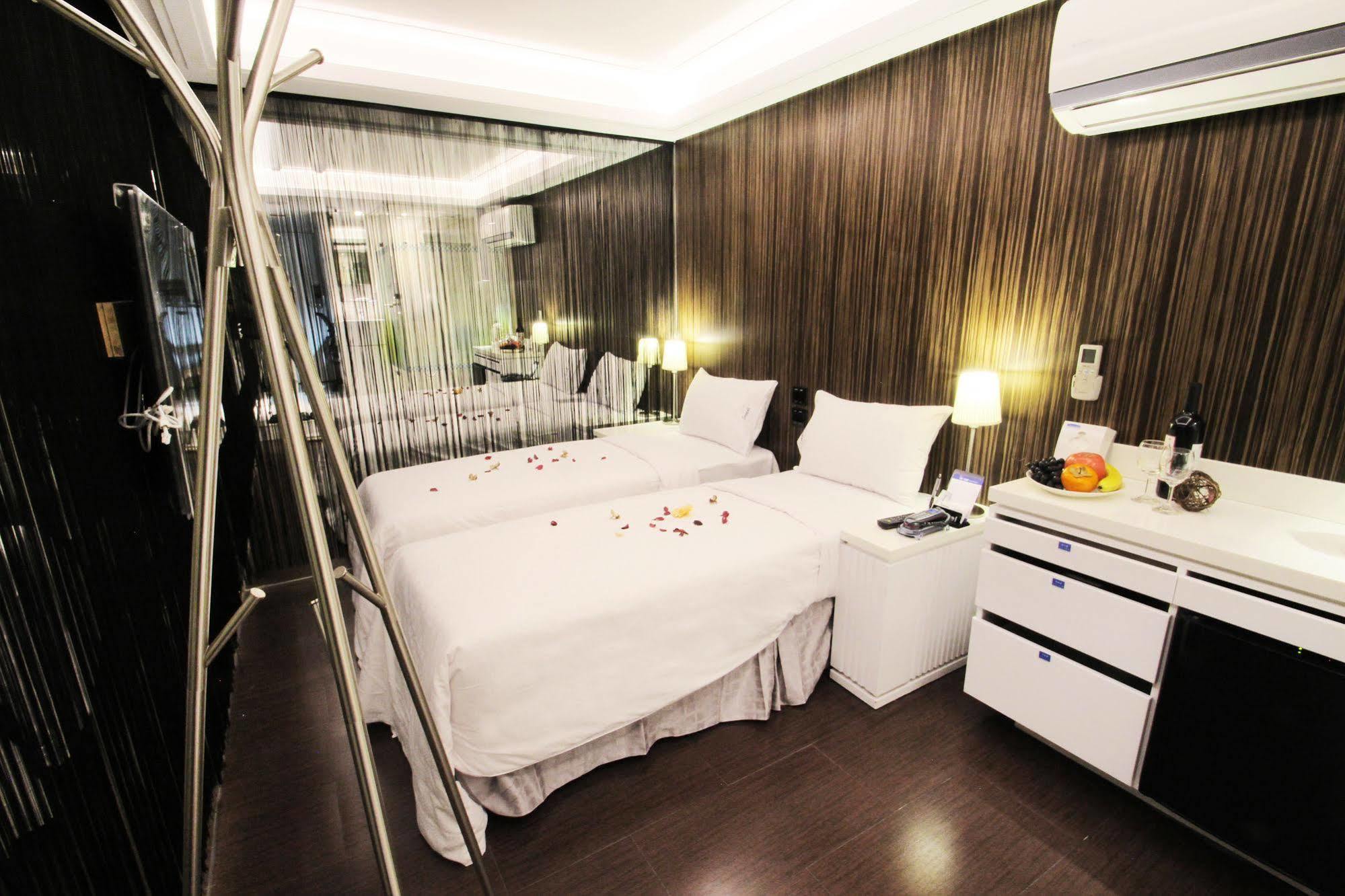 I Hotel - Taoyuan Eksteriør billede